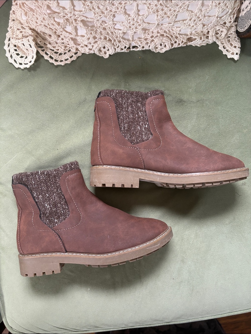 St Johns Bay Chelsea Boot Brown Leather Women's Size 7 Knit Ankle Liner